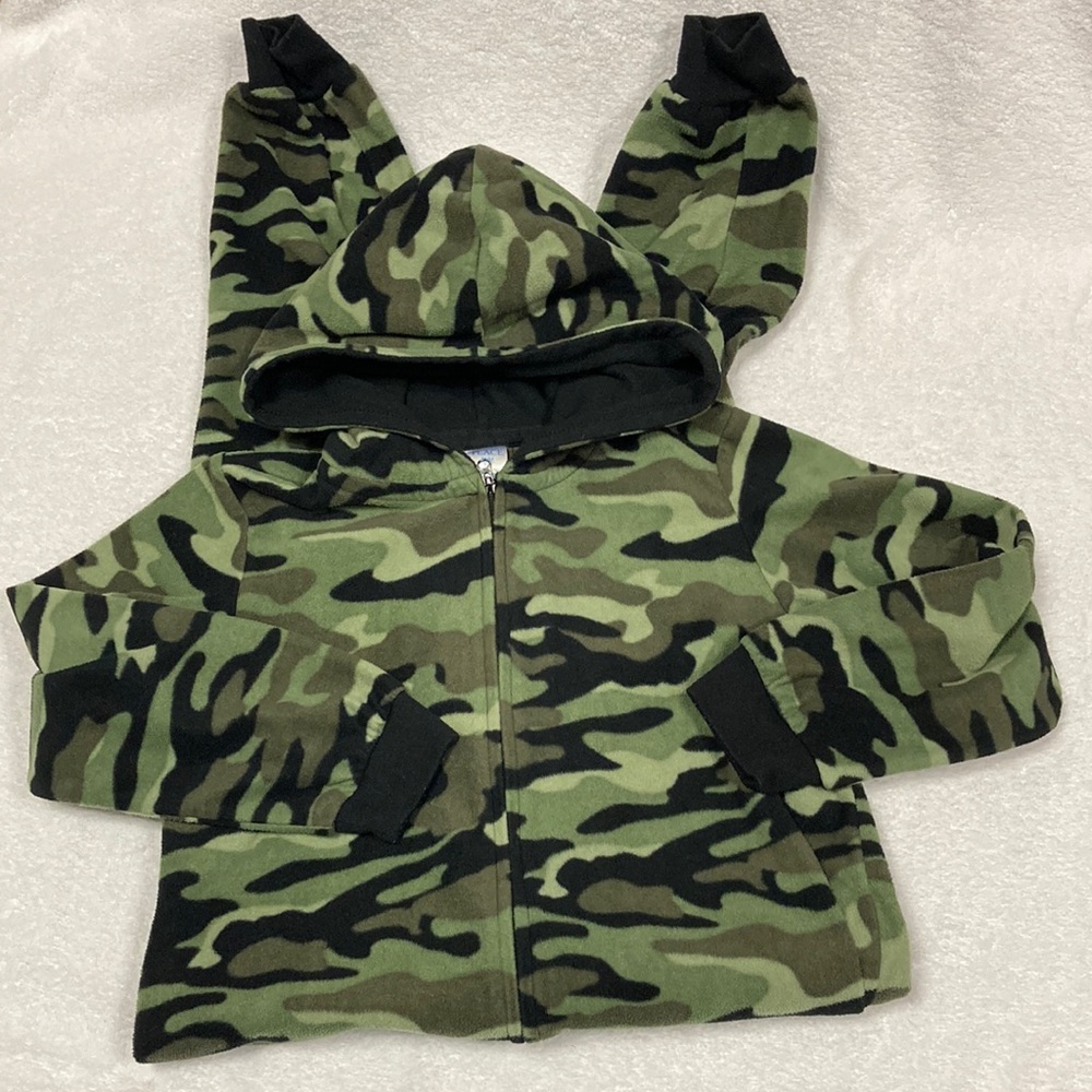 The Children’s place fleece Camoflauge hooded zip union suit pajama med 7/8